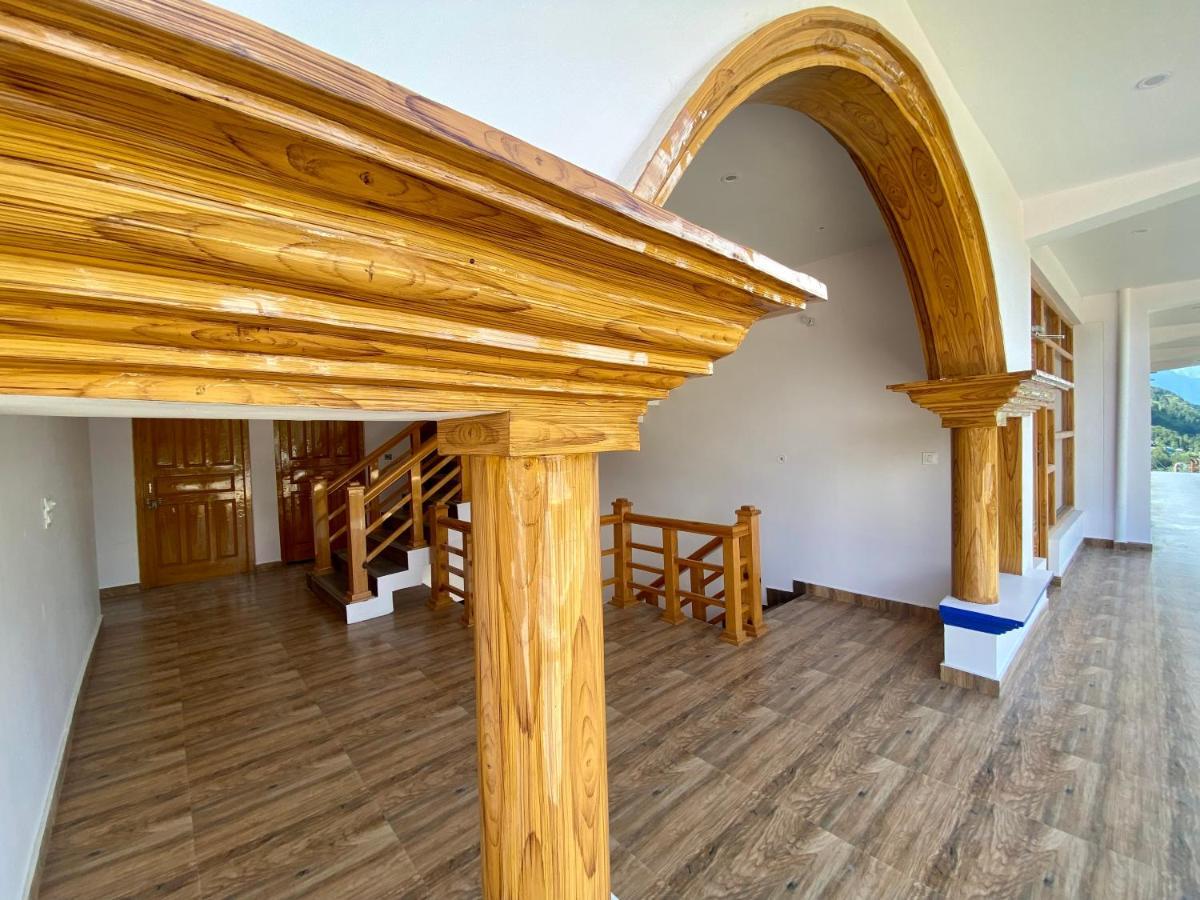 Hotel Mansarovar Inn Munsyari Kültér fotó