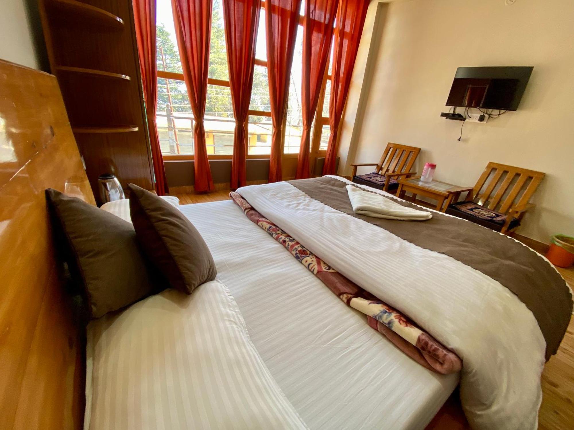 Hotel Mansarovar Inn Munsyari Kültér fotó